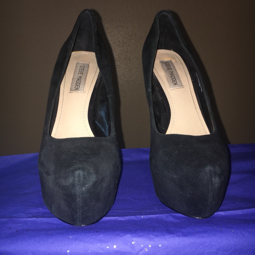 Shoes - Picture 2 of 6